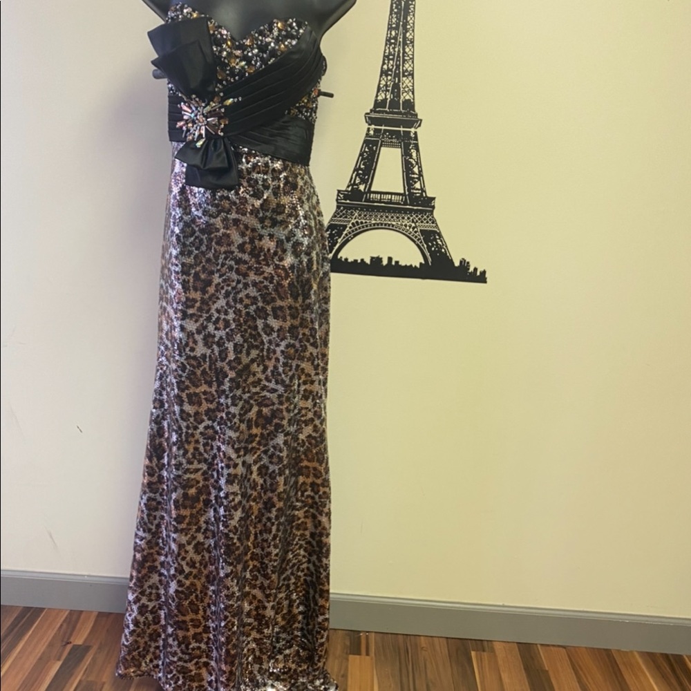Tony Bowls Size:8 Cheetah Sequined Prom Dress